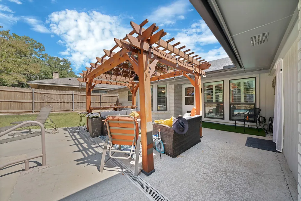 2500 Highgate Drive Arlington, TX 76016