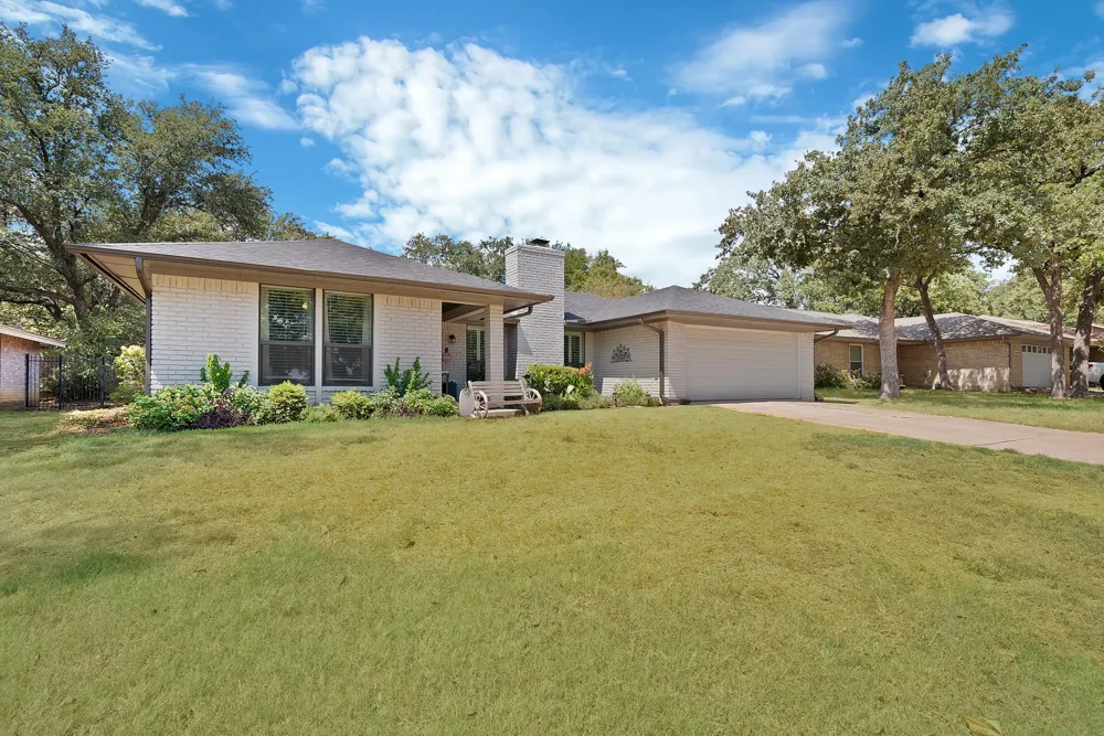 2500 Highgate Drive Arlington, TX 76016