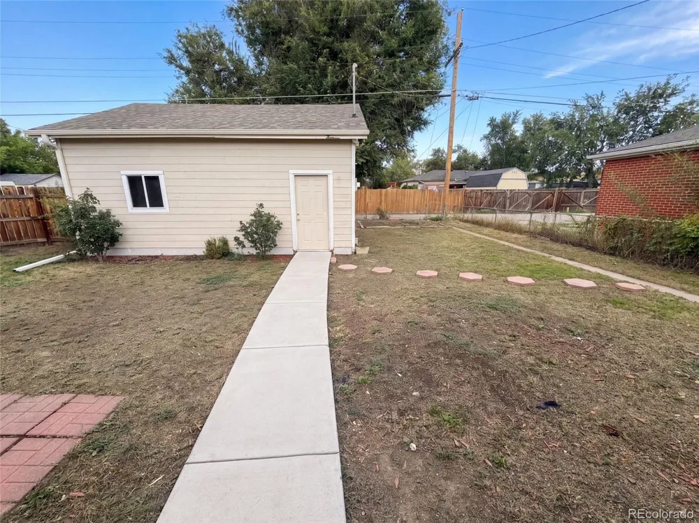 790 Hanover Street Aurora, CO 80010