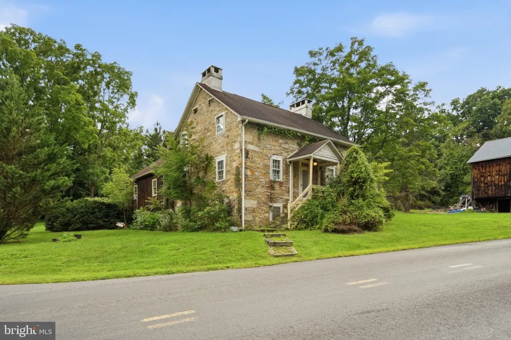 4596 ARCH ROCK ROAD Mifflintown, PA 17059