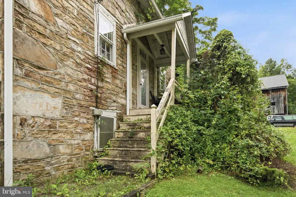 4596 ARCH ROCK ROAD Mifflintown, PA 17059