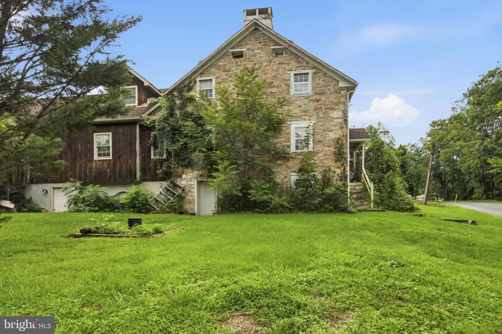 4596 ARCH ROCK ROAD Mifflintown, PA 17059