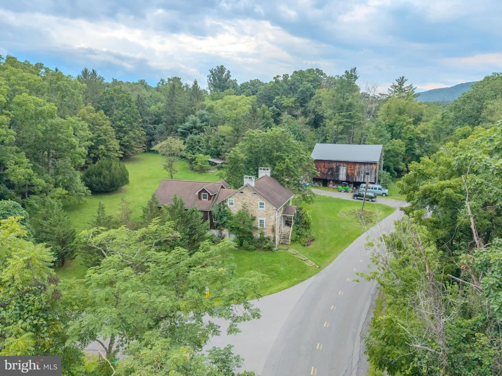 4596 ARCH ROCK ROAD Mifflintown, PA 17059
