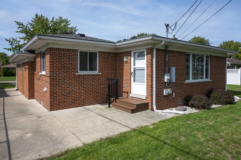 8921 Ardel Drive Sterling Heights, MI 48314