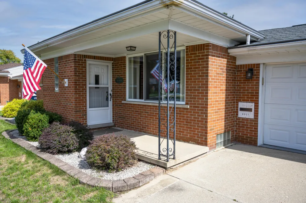 8921 Ardel Drive Sterling Heights, MI 48314