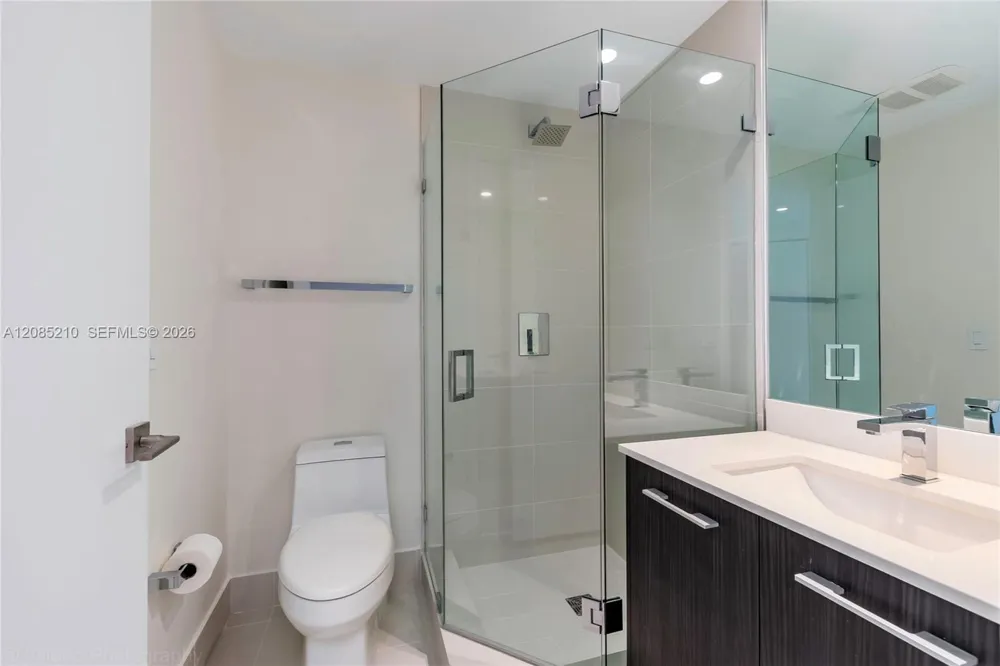 45 SW 9th St #1606 Miami, FL 33130