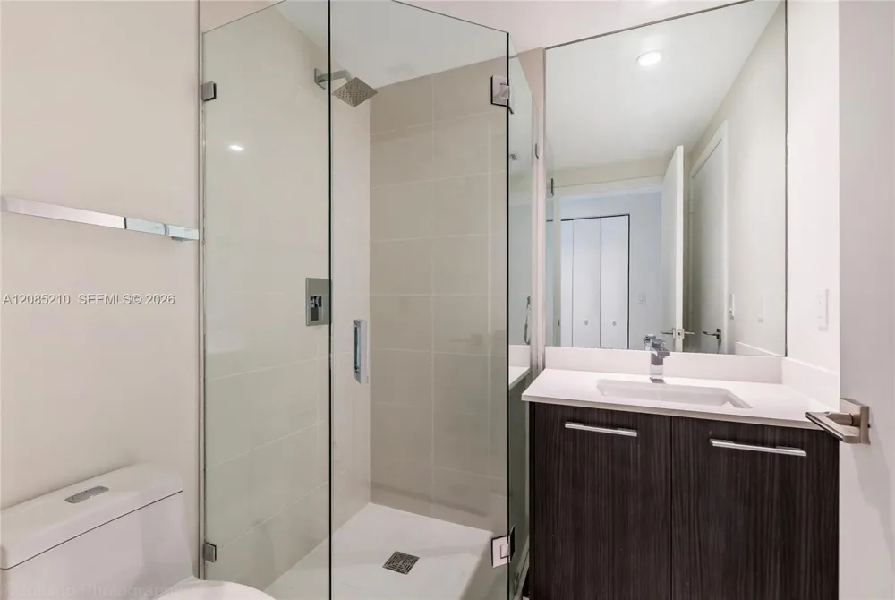 45 SW 9th St #1606 Miami, FL 33130