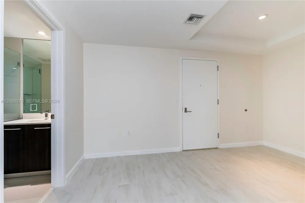 45 SW 9th St #1606 Miami, FL 33130