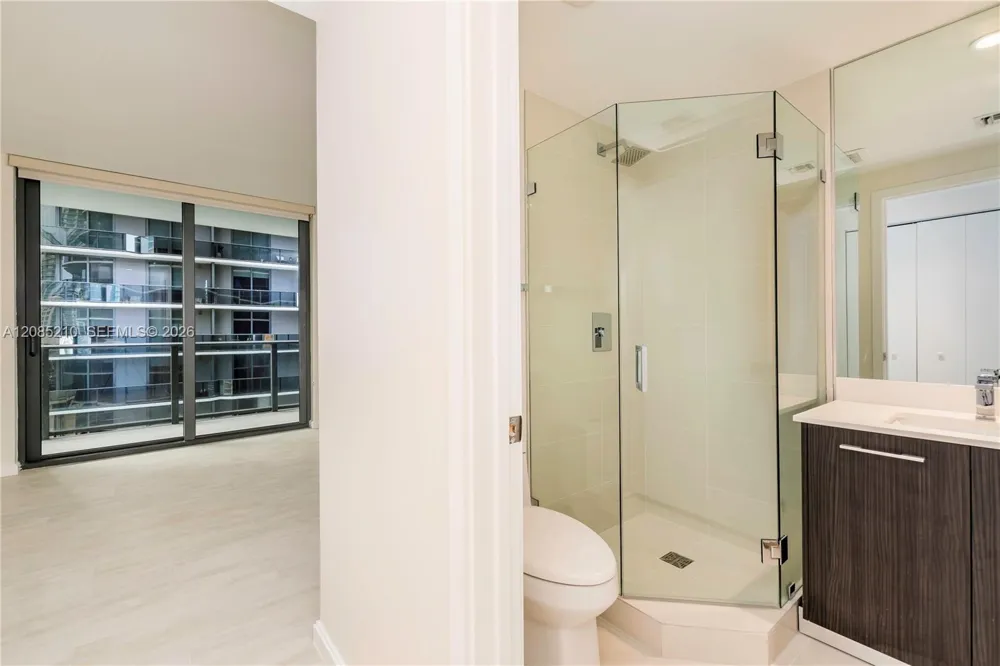 45 SW 9th St #1606 Miami, FL 33130