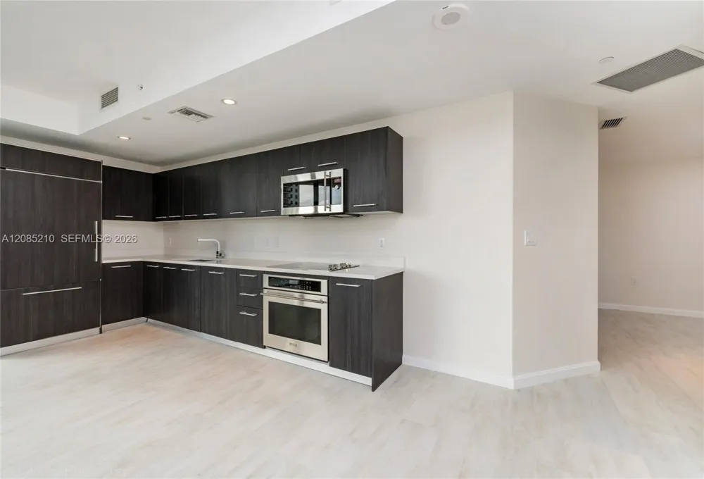 45 SW 9th St #1606 Miami, FL 33130
