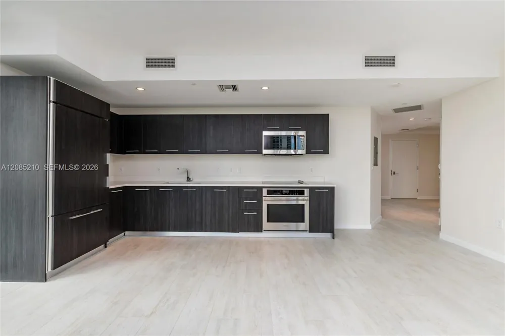 45 SW 9th St #1606 Miami, FL 33130
