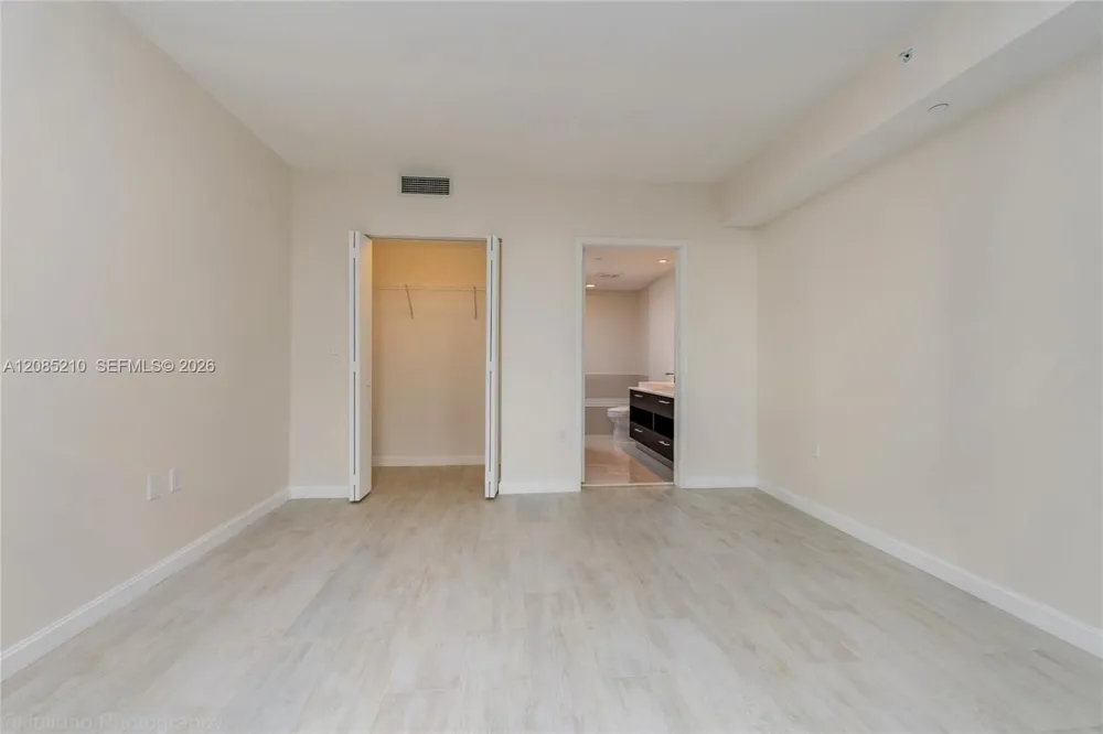45 SW 9th St #1606 Miami, FL 33130