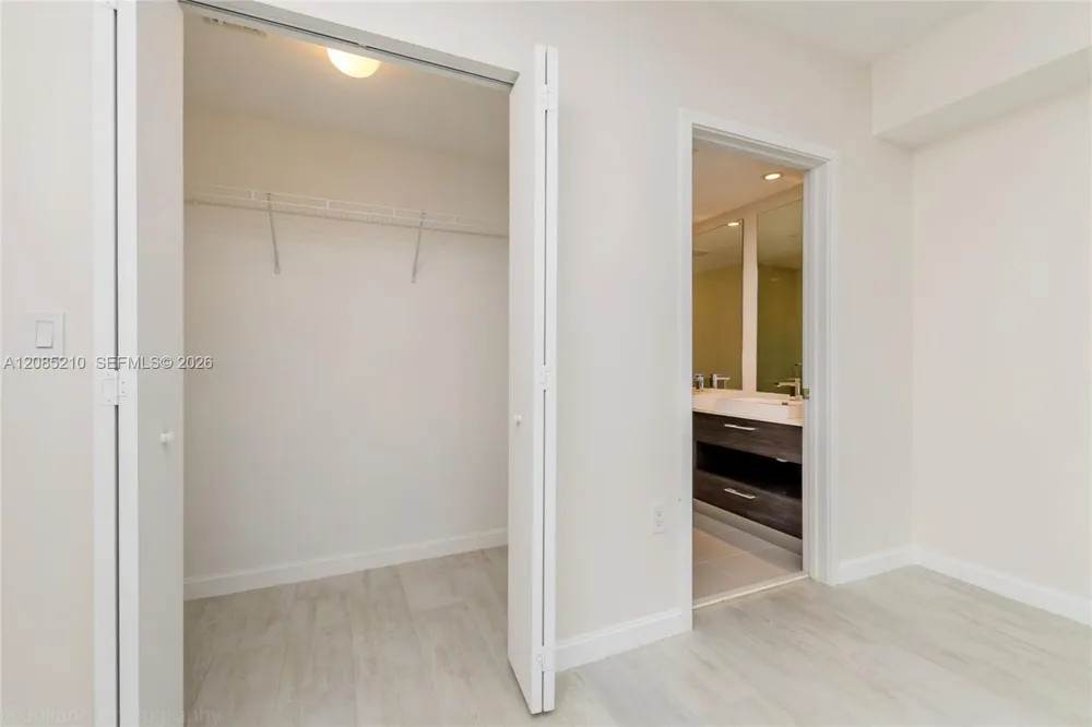 45 SW 9th St #1606 Miami, FL 33130