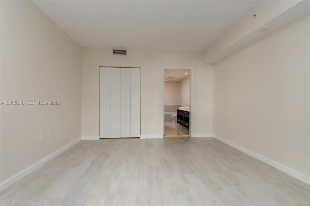 45 SW 9th St #1606 Miami, FL 33130