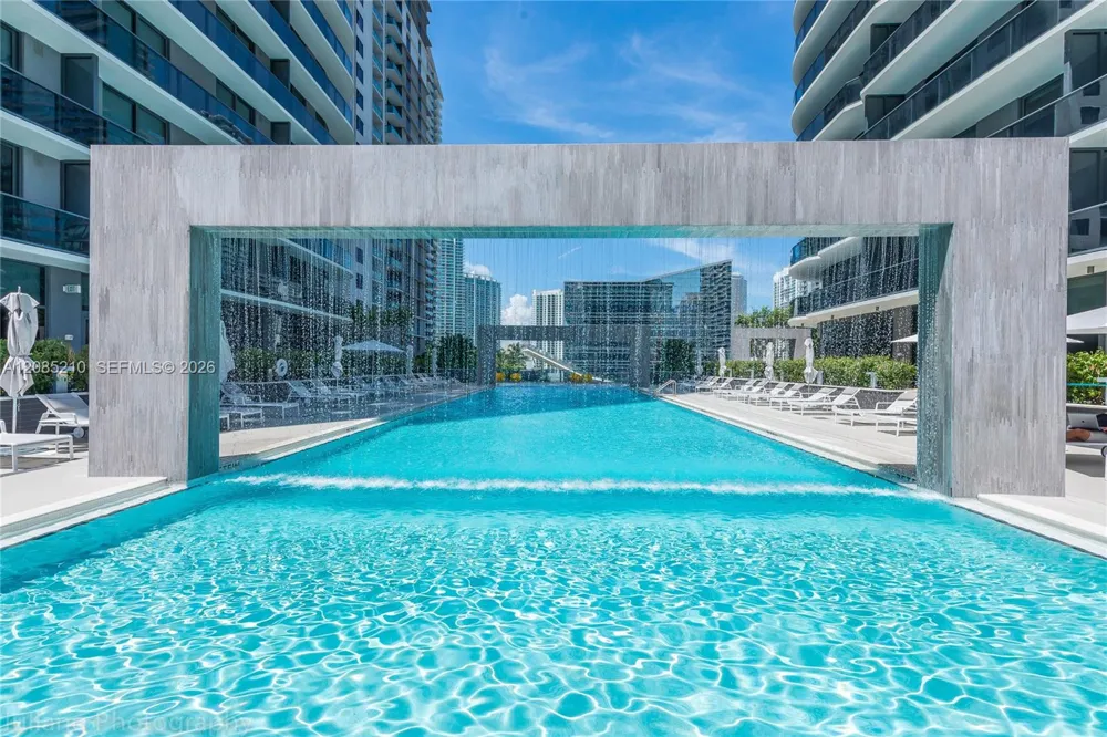 45 SW 9th St #1606 Miami, FL 33130