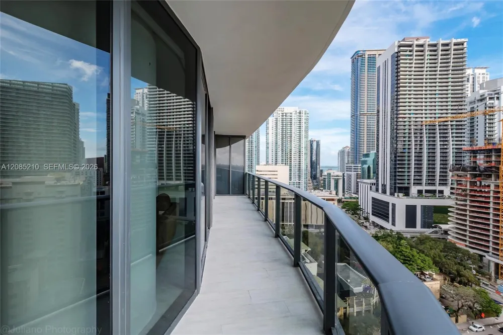 45 SW 9th St #1606 Miami, FL 33130