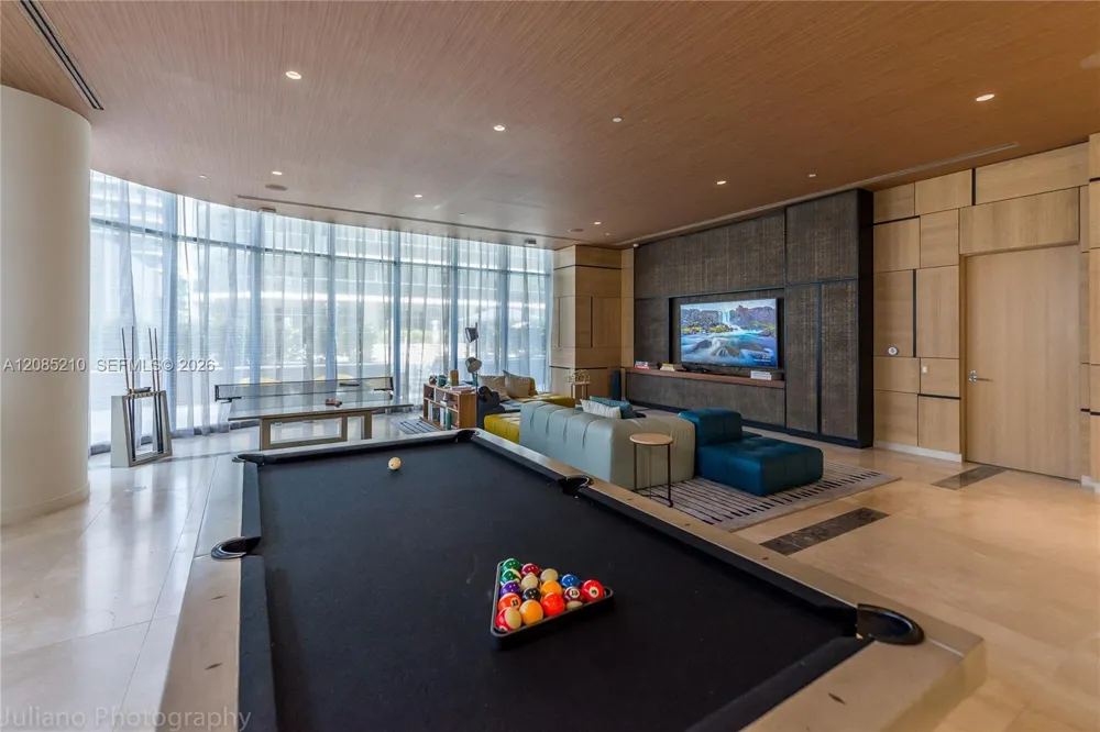 45 SW 9th St #1606 Miami, FL 33130