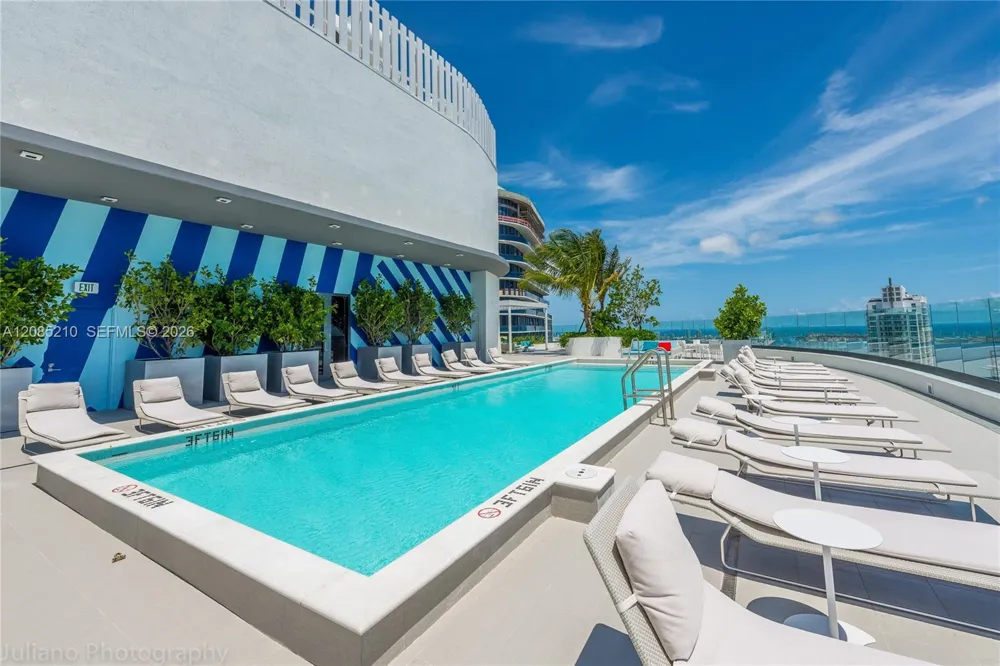 45 SW 9th St #1606 Miami, FL 33130