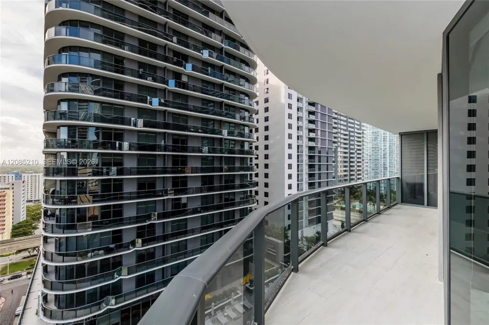 45 SW 9th St #1606 Miami, FL 33130
