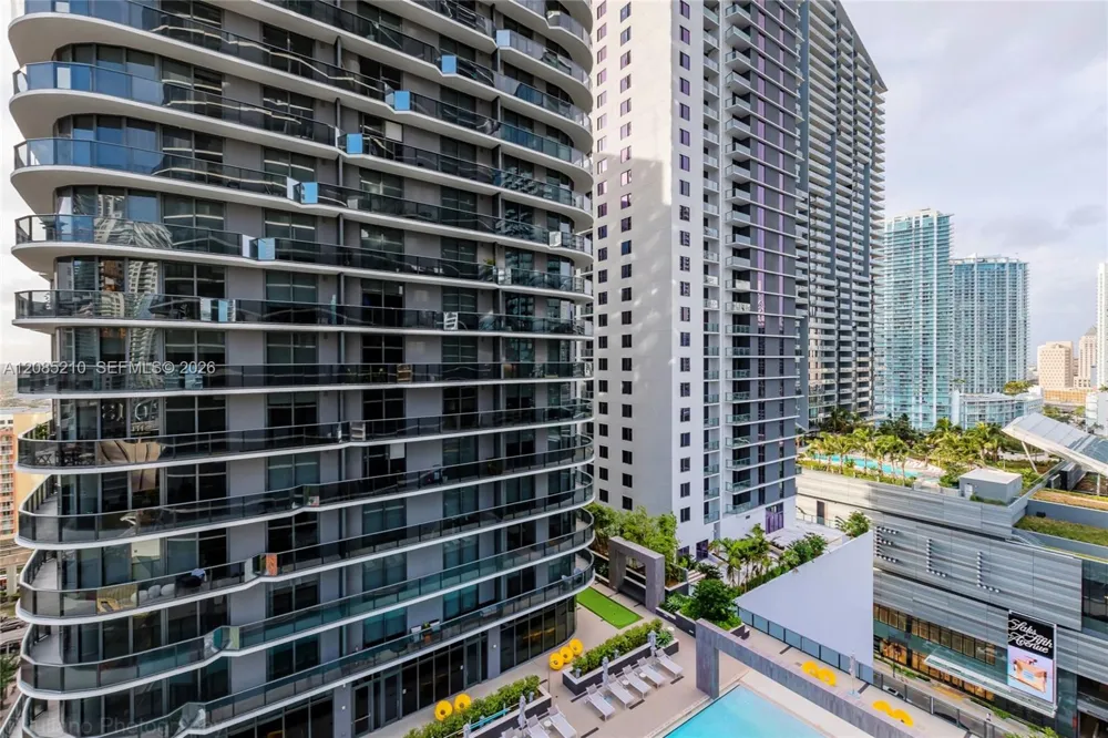 45 SW 9th St #1606 Miami, FL 33130