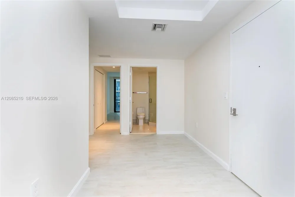 45 SW 9th St #1606 Miami, FL 33130