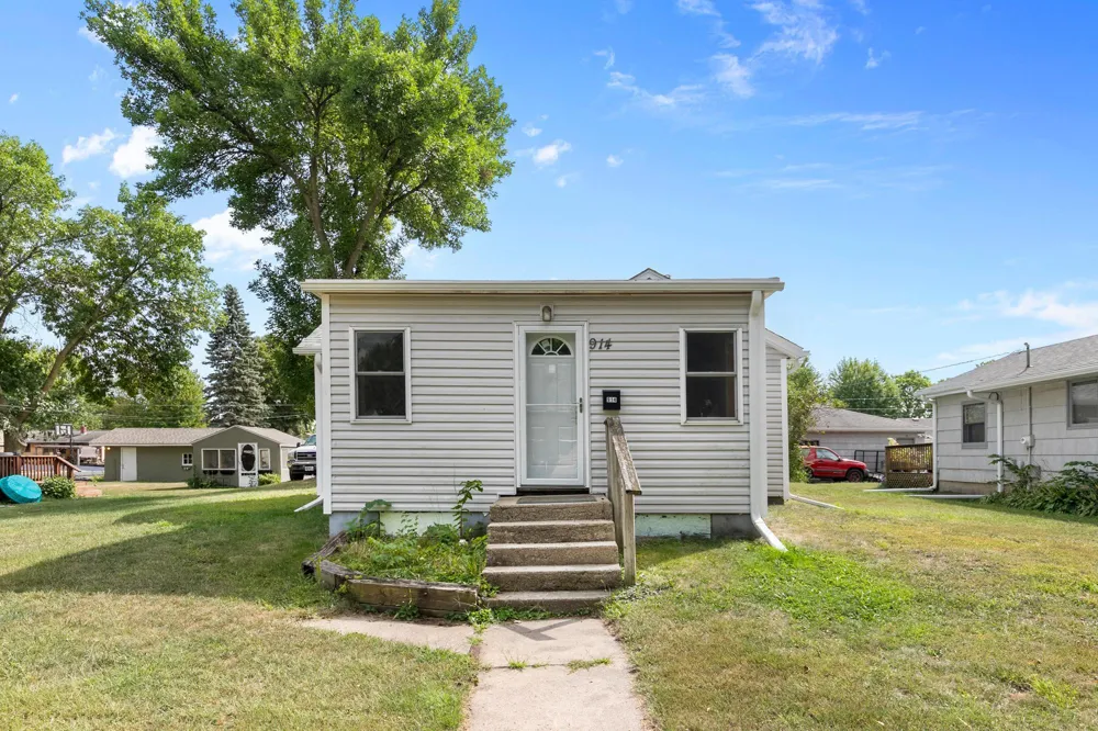 914 5th Avenue W Shakopee, MN 55379