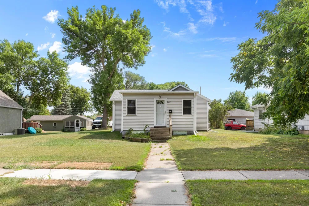 914 5th Avenue W Shakopee, MN 55379