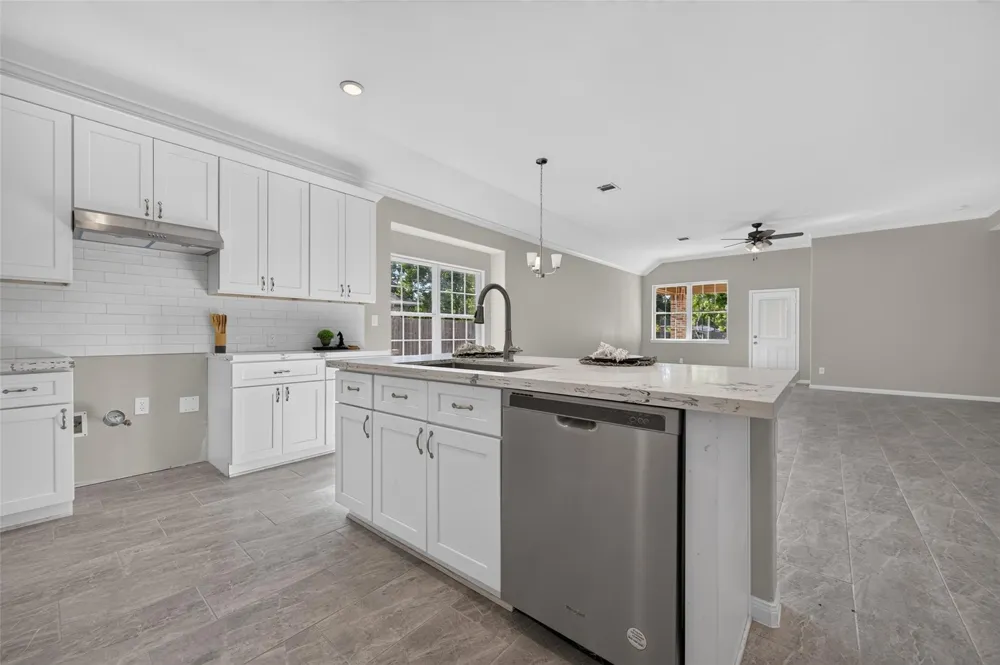 710 Hackberry Street La Marque, TX 77568