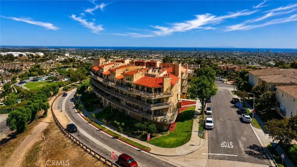 2700 E Panorama Drive #208 Signal Hill, CA 90755