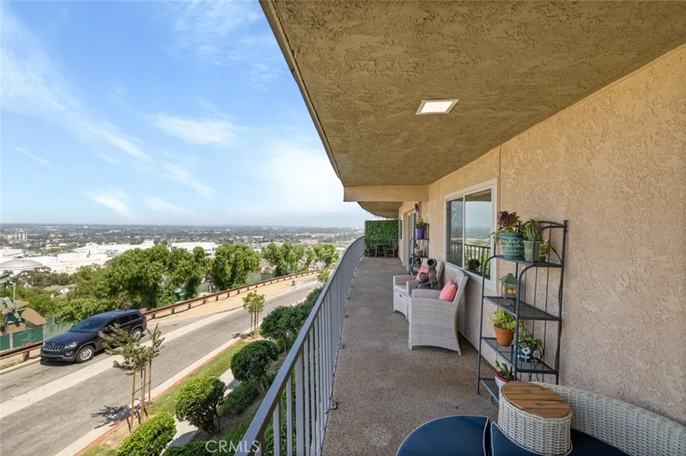 2700 E Panorama Drive #208 Signal Hill, CA 90755