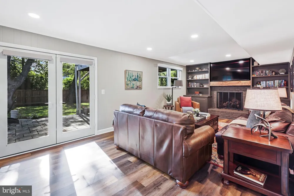8707 PARRY LANE Alexandria, VA 22308