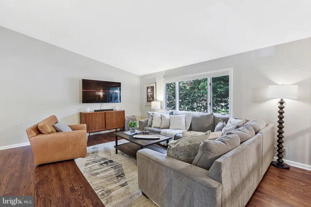 8707 PARRY LANE Alexandria, VA 22308