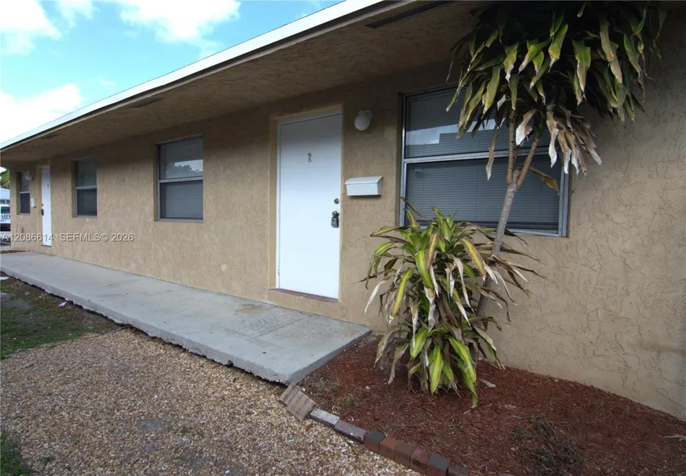 806 NW 10th St #1 Hallandale Beach, FL 33009