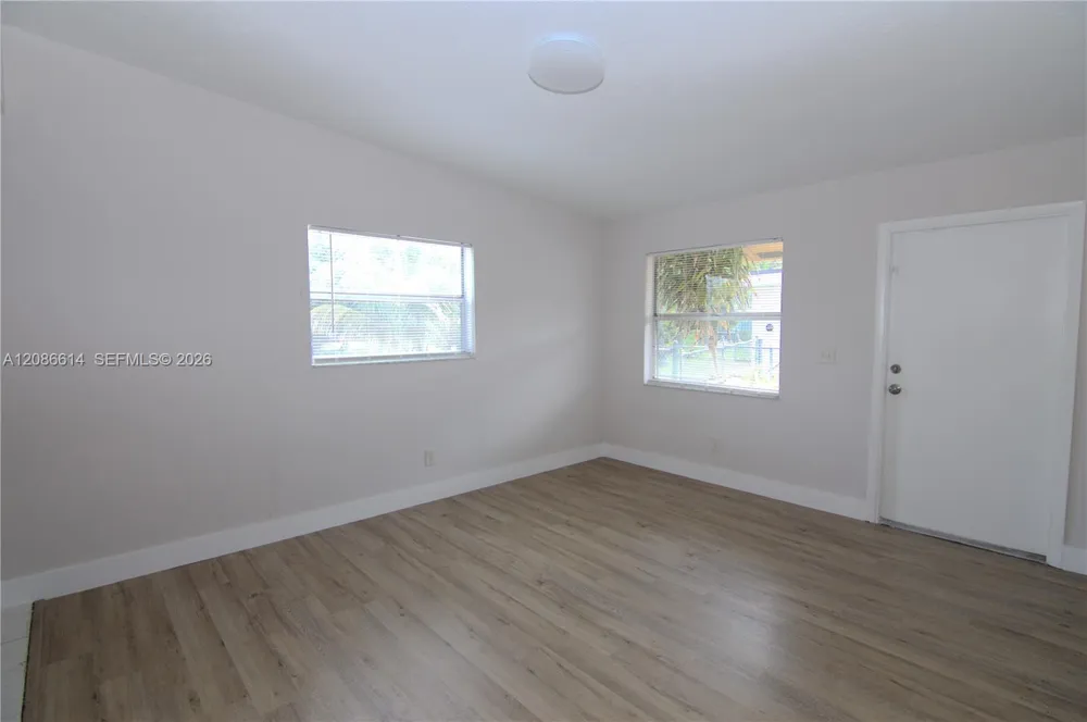 806 NW 10th St #1 Hallandale Beach, FL 33009