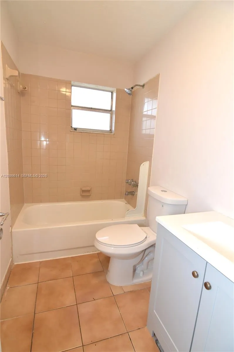 806 NW 10th St #1 Hallandale Beach, FL 33009