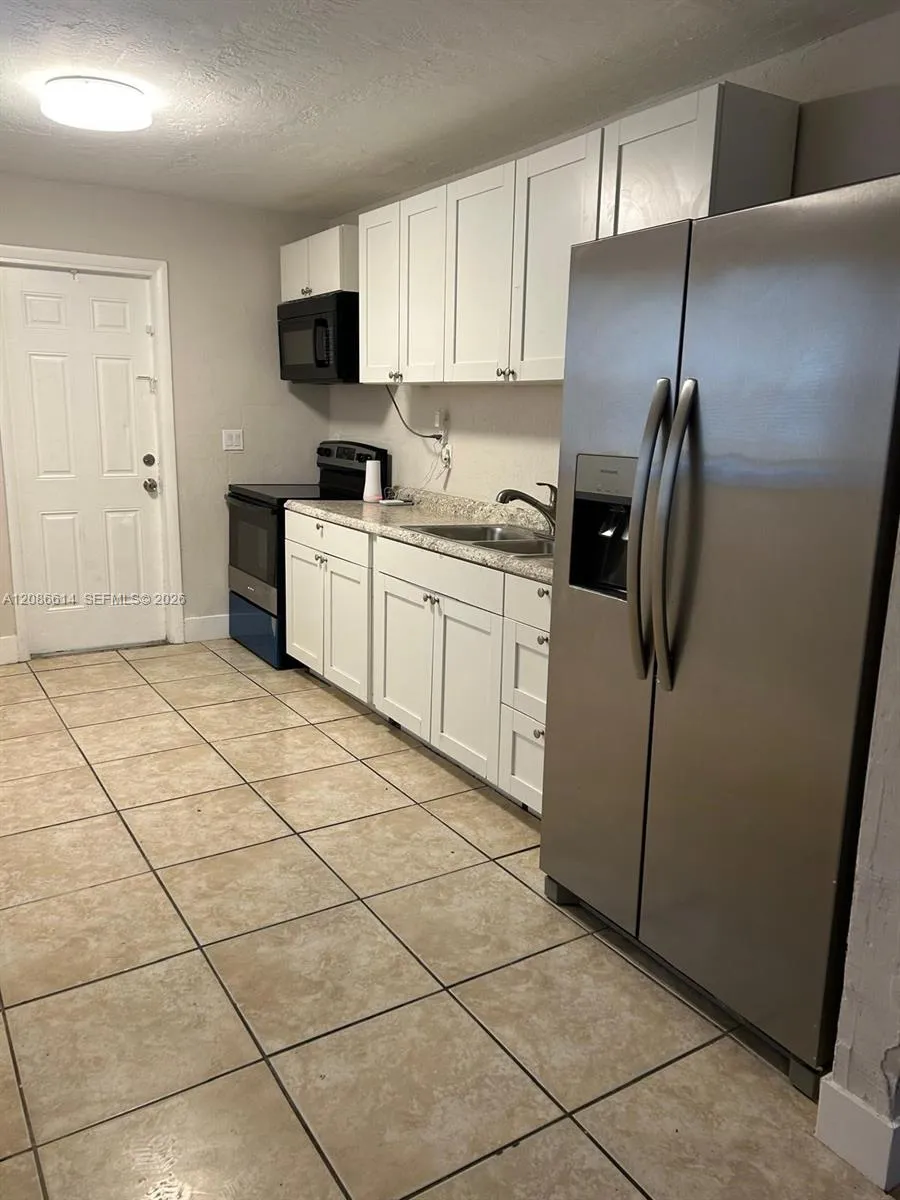 806 NW 10th St #1 Hallandale Beach, FL 33009