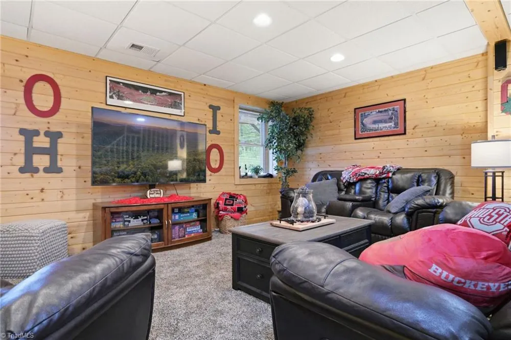 2235 Buck Mountain Road Purlear, NC 28665