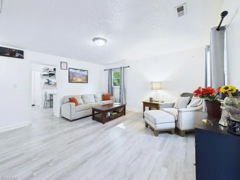 2911 Dexter Avenue