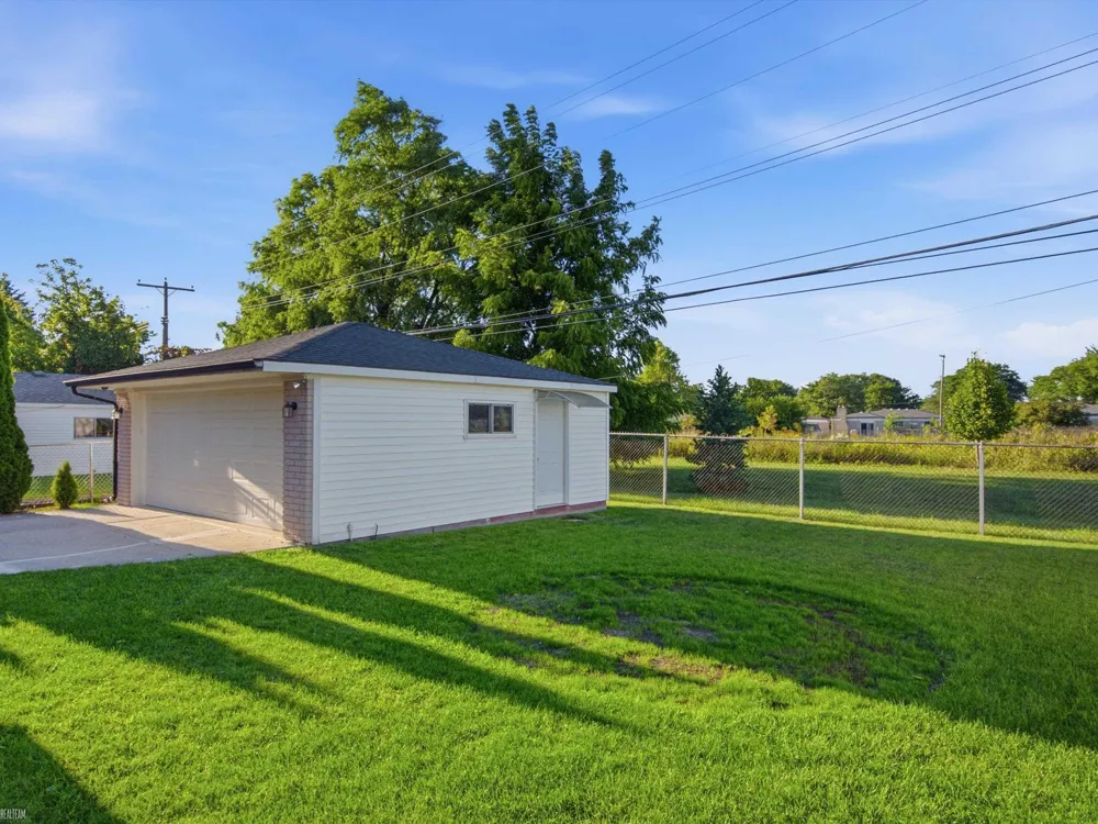 12139 Brougham Drive Sterling Heights City, MI 48312