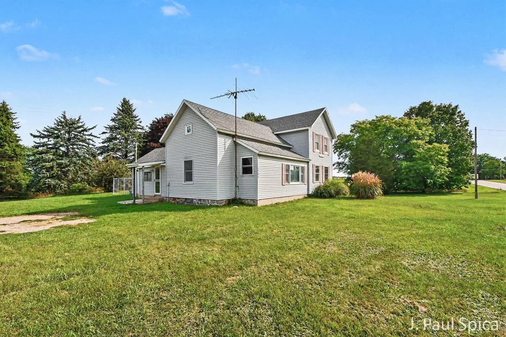 2235 17 Mile Road Tyrone Township, MI 49330