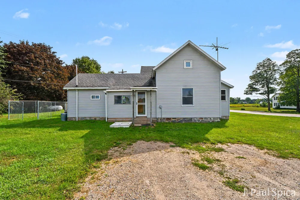 2235 17 Mile Road Tyrone Township, MI 49330