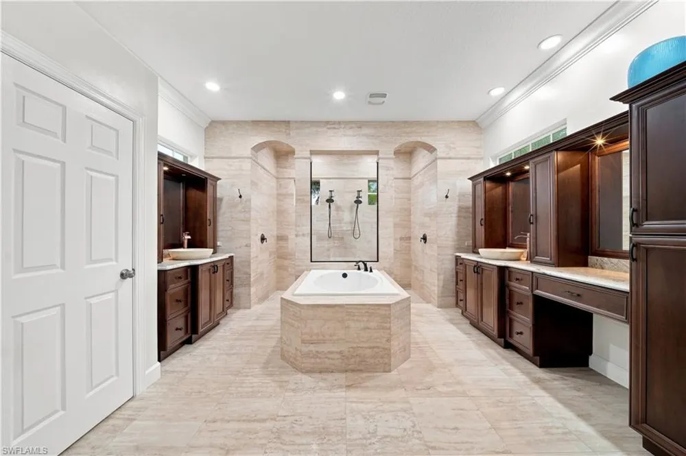 8806 Spinner Cove Lane Naples, FL 34120
