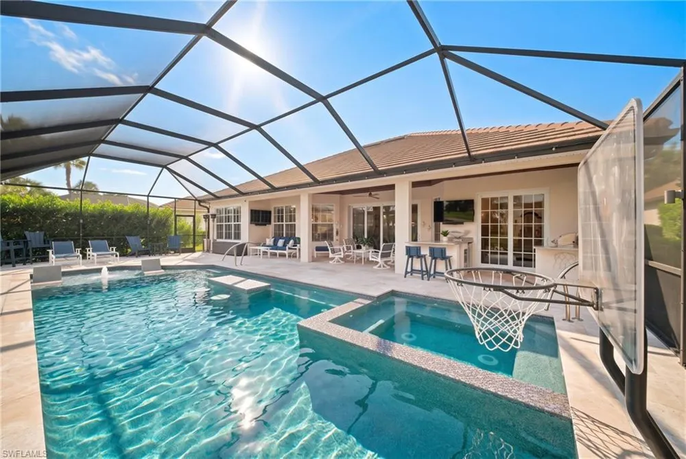 8806 Spinner Cove Lane Naples, FL 34120