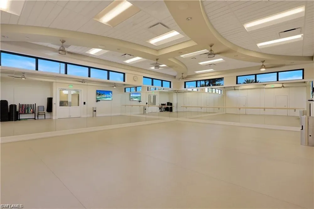 8806 Spinner Cove Lane Naples, FL 34120