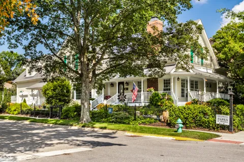 520 W Cedar Street