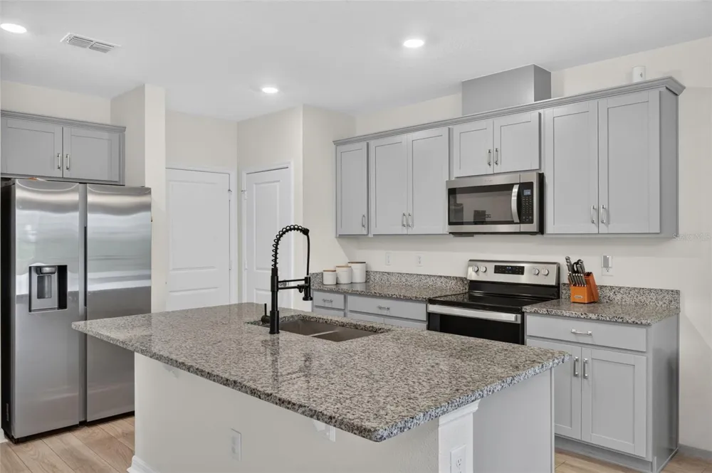 1405 MIRABELLA CIRCLE Davenport, FL 33897