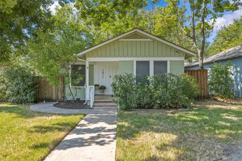 1011 E 45th Street