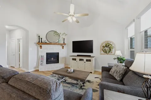 3913 Southbend Drive