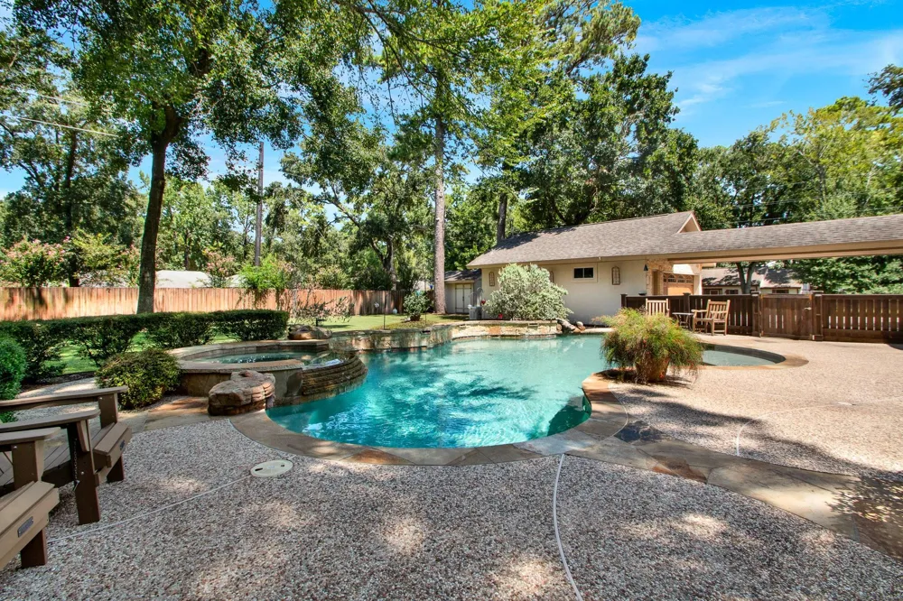 12102 Oak Bluff Drive Houston, TX 77070