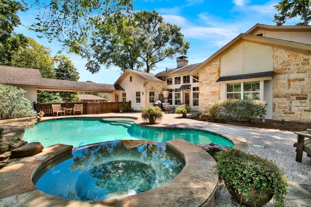 12102 Oak Bluff Drive Houston, TX 77070